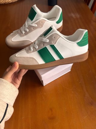 Zapatillas Blancas y Verdes sin estrenar