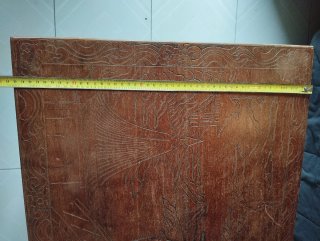 Baule in legno intagliato