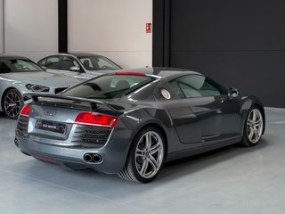 AUDI R8 4.2 V8 R-TRONIC QUATTRO 2P