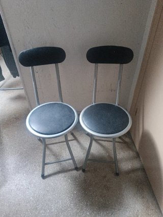 Set di 2 sgabelli neri e argentati