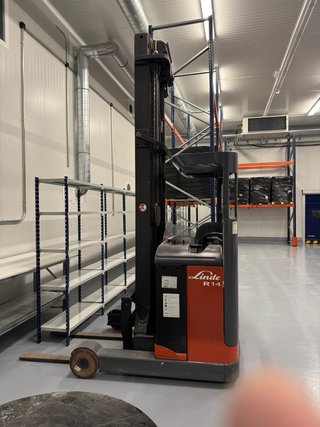 Carretilla retráctil Linde R14