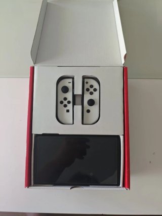 Nintendo Switch OLED + 2 giochi