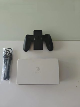 Nintendo Switch OLED + 2 giochi