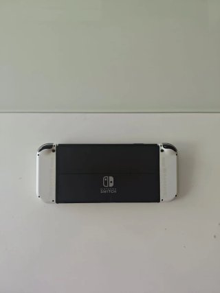 Nintendo Switch OLED + 2 giochi