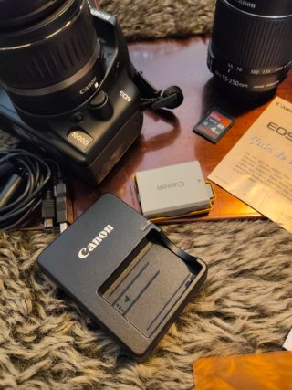 Canon EOS 1000D + 2 Lentes 18-55 y 55-250 + Flash