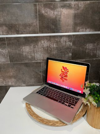 MacBook Pro Core i5 8GB RAM 1TB