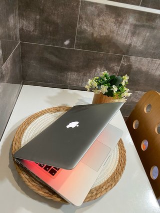 MacBook Pro Core i5 8GB RAM 1TB