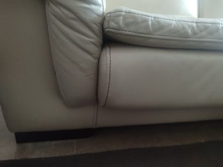 Sofá de piel beige 2 plazas