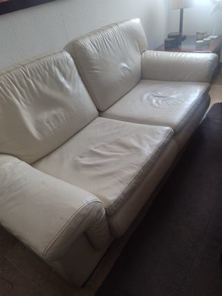 Sofá de piel beige 2 plazas