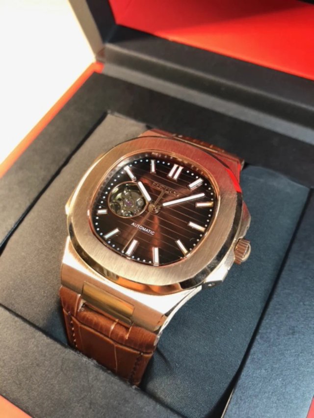 Reloj Mod - Nautilus Open Heart (Correa de Cuero)