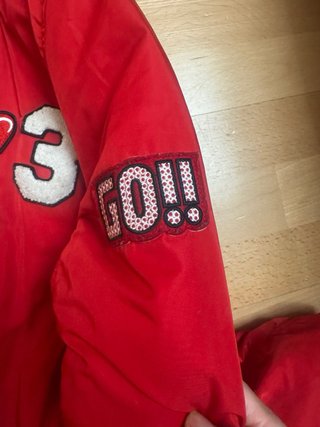 Bomber H&M roja con parches