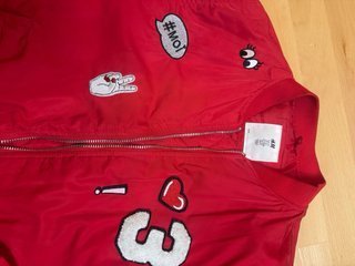 Bomber H&M roja con parches