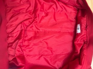 Bomber H&M roja con parches