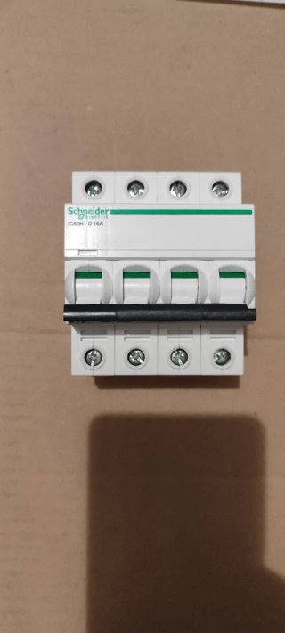Interruptor Magnetotérmico Schneider 16A 4p