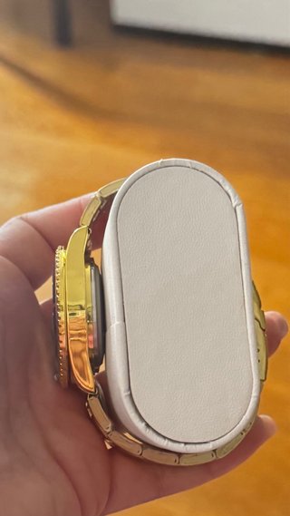 Reloj Dorado con Bisel Azul Sin usar  Costó 100e