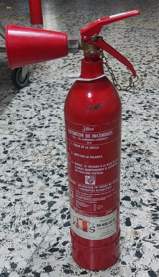 Extintor CO2 2kg Xetames