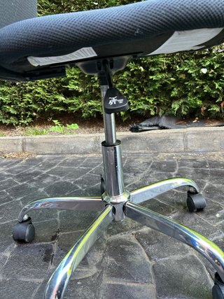 Silla de oficina ergonómica negra