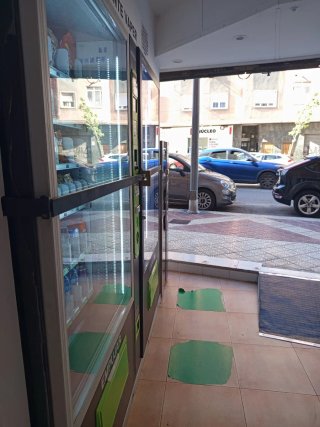 Kiosko con 4 maquinas Vending