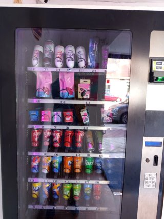 Kiosko con 4 maquinas Vending