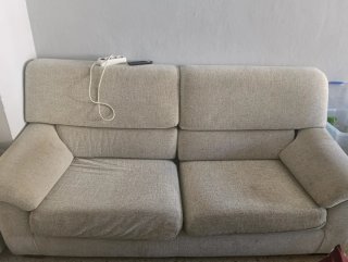 Sofá cómodo de tela beige
