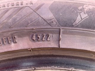 Neumáticos 225 50R17 EN MUY BUEN ESTADO