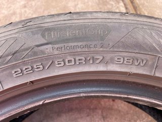 Neumáticos 225 50R17 EN MUY BUEN ESTADO
