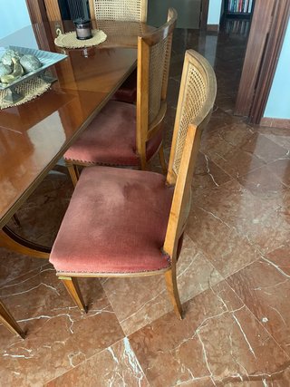 Sillas de comedor clásicas de madera y ratán