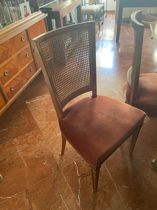 Sillas de comedor clásicas de madera y ratán