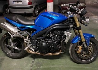 Triumph Speed Triple 1050 Azul