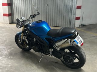 Triumph Speed Triple 1050 Azul