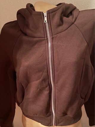 Sudadera marrón con cremallera