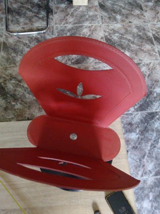 Portariviste in pelle e metallo rosso e nero