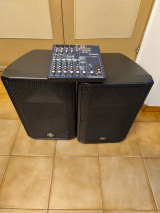 2 Altavoces Yamaha DBR12 + Mesa Mezclas