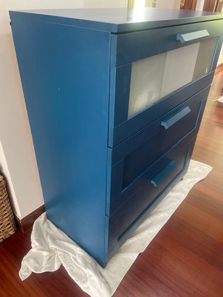 Cómoda azul Ikea.