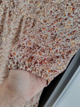 Vestido estampado floral beige y multicolor