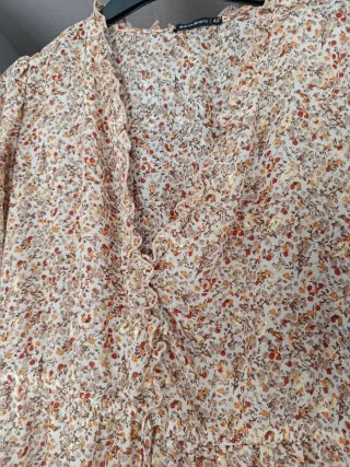 Vestido estampado floral beige y multicolor