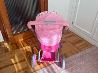 Carrito de muñecas rosa
