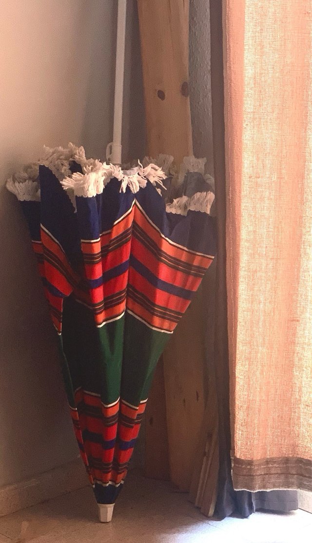 Ombrellone da spiaggia a righe multicolor vintage