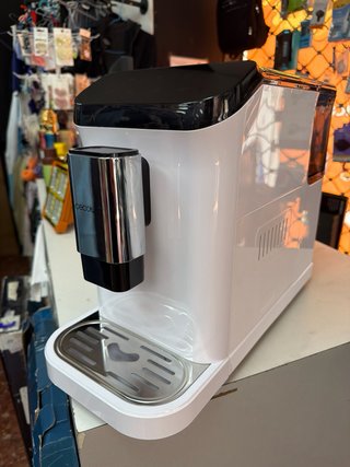 Cafetera Cecotec Cremmaet Macchia súper automática