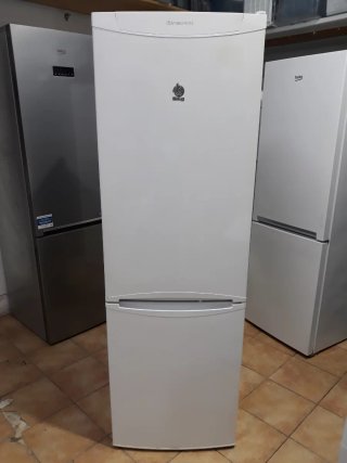 Nevera marca Balay altura 1:85 cm ancho 60cm.