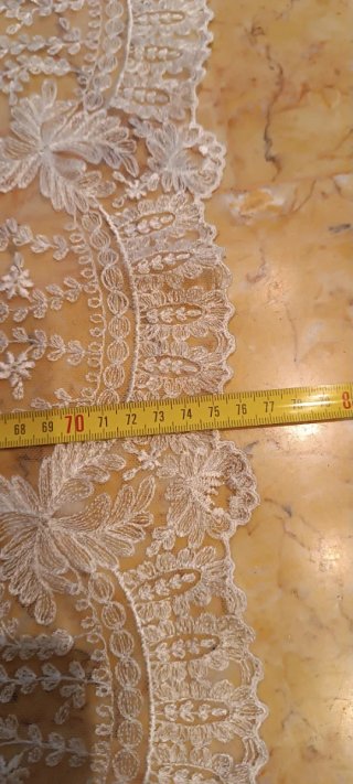 Mantilla Fallera Blanca con enganchón