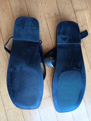 Sandalias planas negras