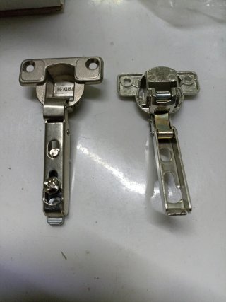 Bisagras para muebles