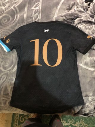 Camiseta Adidas Messi La Pulga Negra Dorada