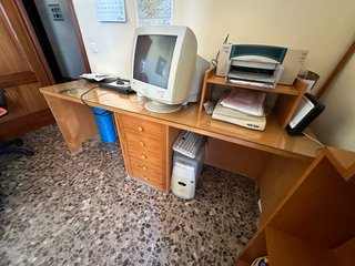 Escritorio madera y cristal con cajonera
