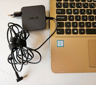 Portátil ASUS pantalla 15,6 Windows 10 disquetera