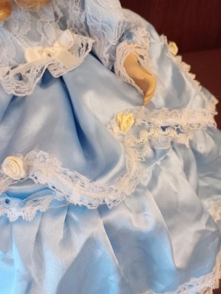 Bambola porcellana vestito azzurro