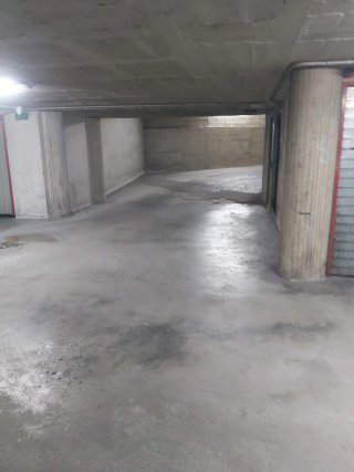 Alquilo parking cerrado en Salt