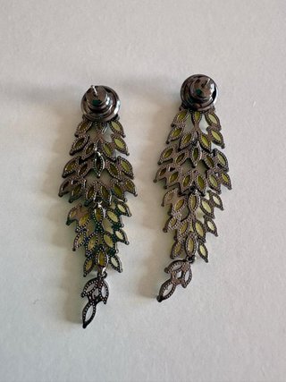 Pendientes largos hoja verde