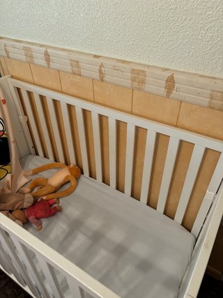 Cuna y trona para bebé